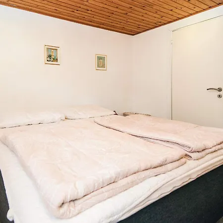 6 Person In Nyaraló *